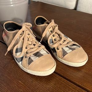 Authentic Burberry London Novacheck Low Top Sneakers Size 38; us size 7.5